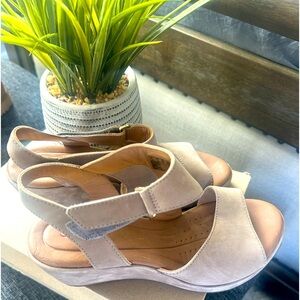 Clarks unstructured sand colored suede wedge. Size 8 neutral color.
